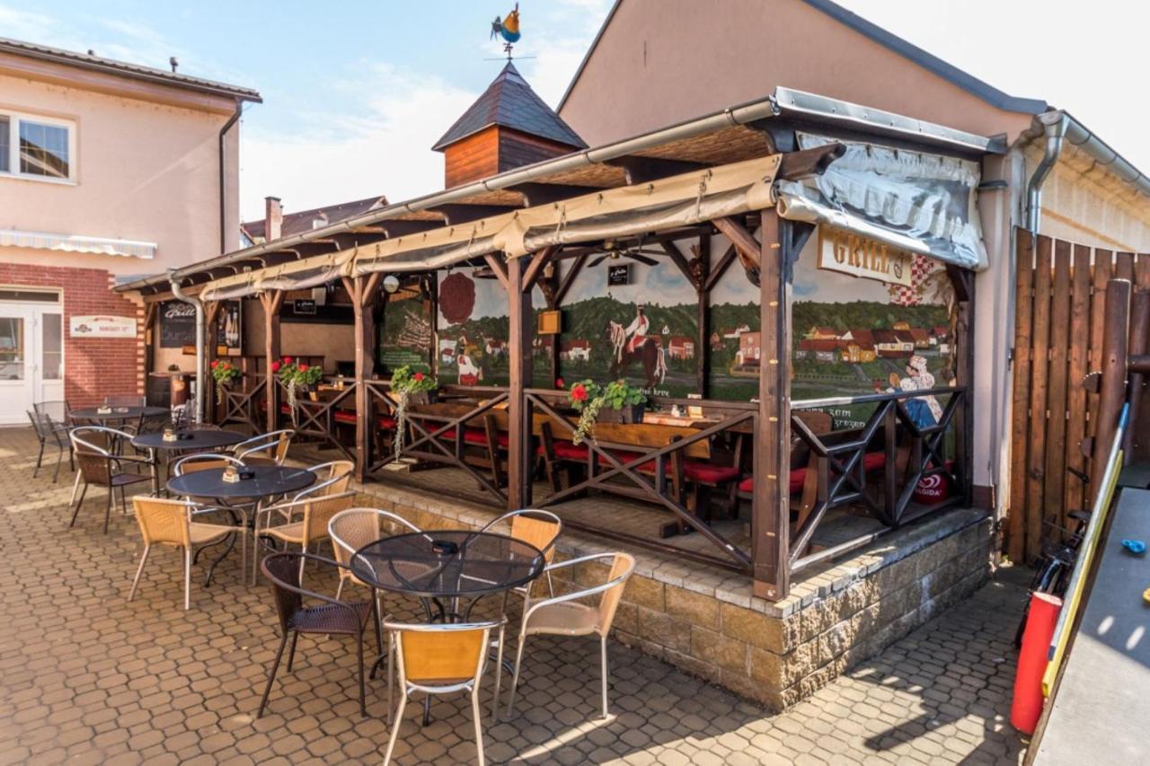Отель Penzion San Marco - Pod Budama Мутенице Экстерьер фото